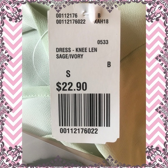 DARLING NWT DRESSπππ - Picture 6 of 8